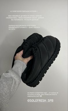 Puffer Shoes, Cute Uggs, Minimal Streetwear, Fashion Top Outfits, Fresh Sneakers, Hype Shoes, Aesthetic Shoes, Swag Shoes, Men Fashion Casual Outfits