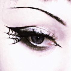 Witchy Makeup Ideas, Metalcore Makeup, Down Turned Eyeliner, Gothic Eyeliner Ideas, Gothic Eyeliner, Spiderweb Eyeliner, Vampire Bride, Punk Makeup