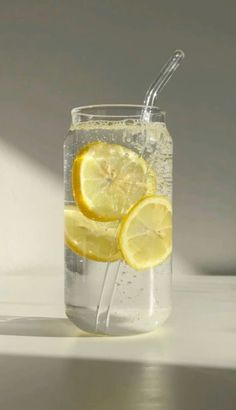 a glass filled with water and lemon slices