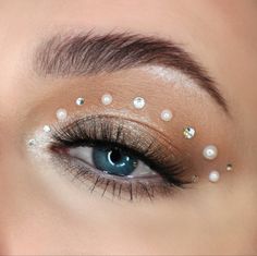 Sequin Eye Makeup, New Years Eve Makeup Looks, Makeup Inspo, Maquillaje De Ojos, Concert Outfit, Fashion Makeup, Eye Makeup, Make Up, Glitter