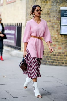 Checked Skirt, London Fashion Week Street Style, Fashion Week 2018, London Street Style, Street Style Trends, Outfit Trends, Spring Street Style, Fashion Weeks