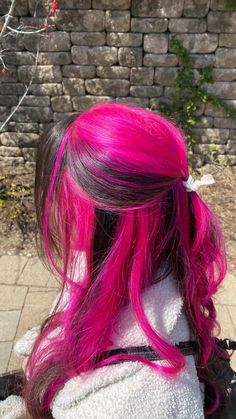 Streaks Hair Color, Draculaura Hair, Streaks Hair, Short Curly Hair Styles, Pink Hair Streaks, Color Streaks, Cute Hair Colors, Hair Color Streaks, Hair Styles For Women