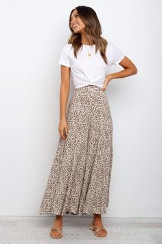 Selby Pant - Beige - Petal & Pup USA Summer Dresses Online, Outfits Hijab, Summer Outfits For Moms, Maxi Rok, Mode Casual, Outfits Women, Mom Outfits, Business Casual Outfits