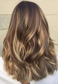 Medium Brown Hair, Highlights Brown Hair, Hair Color Ideas For Brunettes, Hair Color Highlights, Brown Blonde Hair, Brown Hair With Highlights