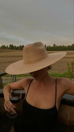 Vacay Outfits, Summer Wines, Profile Pic, Old Money Aesthetic, Summer Feeling, Summer Photos