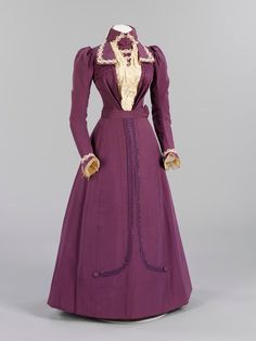 Shades of Victorian Fashion: Lilacs, Lavenders, Plums, and Purples | Author Mimi Matthews Gaun Abad Pertengahan, Antique Dresses, 1890s Fashion, 1800s Fashion, Period Clothing, 19th Century Fashion, Old Dresses, Period Outfit, Victorian Clothing