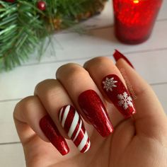 Candy Cane Nails, Red Christmas Nails, Festive Nail Art, Holiday Nail Designs, Winter Nails Acrylic, Cute Nail Art Designs, Christmas Gel Nails, Nail Candy, Christmas Nail Art Designs