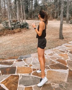 Runners Outfit Women, Runner Outfit Women, Running Inspo, Cute Running Outfit, Sport Outfits Summer, Superstar Outfit, Running Aesthetic, Runners Outfit, Fitness Attire