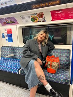 Midsize outfit, autumn outfit, gucci bag, oversized blazer outfit, denim midi skirt outfit, tube photoshoot, london underground, tube photo, leg tattoo, cowboy hat tattoo Tube Photoshoot, Feb Outfits, Tattoo Cowboy Hat, Photoshoot Blazer, Plus Size Chic Outfits, Denim Midi Skirt Outfit, Cowboy Hat Tattoo, Oversized Blazer Outfit, Modern Mom Style