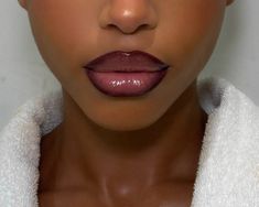 Glossy Lips Makeup, Lip Combos, Sweet 17, Beauty Tutorial, Soft Makeup Looks, Makeup For Black Skin, Brown Skin Makeup, Lori Harvey, Lip Combo