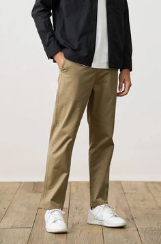 Améliorez votre garde-robe avec notre pantalon chino classique. Fabriqué à partir d'un mélange de coton et d'élasthanne, ce pantalon offre à la fois confort et style pour toutes les occasions.

Matière : coton 97%, spandex 3%.
Style : décontracté, décontracté élégant, élégant : Décontracté/Smart Casual/Elégant


Avantages : Confortable Chino Cotton Twill Ankle-length Work Pants, Chino Cotton Twill Ankle Pants For Work, Classic Relaxed Fit Cargo Pants, Classic Relaxed Fit Cargo Pants For Everyday, Classic Everyday Cotton Cargo Pants, Casual Slim Fit Wide Leg Pants, Casual Wide Leg Slim Fit Pants, Classic Relaxed Fit Cargo Pants In Chino Cotton Twill, Classic Everyday Tapered Leg Cargo Pants