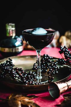 Unleash your inner night owl with our captivating Full Moon Cocktail - a velvety black elixir that's as mysterious as it is alluring. The Full Moontini, Full Moon Martini, Full Moon Drink, Eclipse Themed Cocktail, Werewolf Cocktail, Moon Themed Cocktails, Full Moon Cocktail, Eclipse Cocktail Ideas, Solar Eclipse Cocktails