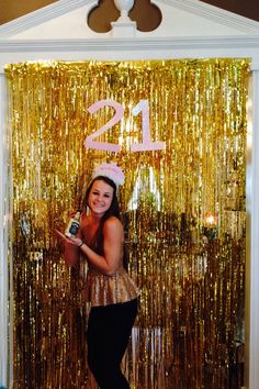 Your 21st birthday is an important milestone, we have created a short checklist to ensure you haven’t forgotten anything in the lead up to the big event. http://www.venuesfor21stbirthdayparty.com/tag/21st-birthday/ Gold Streamers, Bd Ideas, 21 Diner, Birthday Party Venues, 21st Birthday Decorations, 21st Party, Gold Backdrop