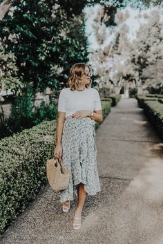 Navy Grace - Fashion, Motherhood, Beauty, and Lifestyle Maternity Skirt Outfits, Pregnancy Dresses Summer, Pregnancy Fashion Spring, Spring Maternity Outfits, Spring Maternity, Cute Maternity Outfits, Rock Outfit