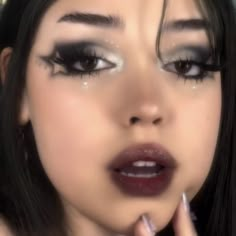 Makeup Ideas Y2k, Dark Makeup Looks, Eyeshadow Glitter, Look Grunge