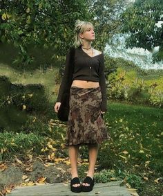 Goth Outfit, Estilo Hippy, Aesthetic Flowers, Wardrobe Tips, Outfits Chic, 2000s Fashion Outfits, Nice Style