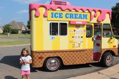 Vintage ice cream truck Ice Truck, Ice Cream Business, Ice Cream Man, Ice Cream Cart, Coffee Truck, Easy Ice Cream, Ice Cream Van