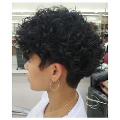 Pixie Haircut Color, Maureen Johnson, Mama Hair, Curly Pixie Cuts, Curly Hair Photos, How To Curl Short Hair, Short Curly Haircuts