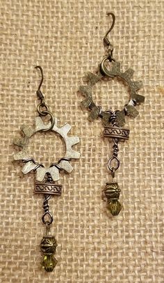 Steampunk Style Earrings. Great gift idea or just for yourself! Approx. 3 in. in length. Steampunk Earrings, Bat Earrings, Industrial Jewelry, Steampunk Accessories, Turtle Earrings, Pumpkin Earrings, Steampunk Style, Wing Earrings, Diamond Stud Earrings