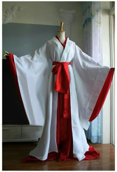 Kimono Traditional, Kimono Outfits, Ancient Dress, Modern Kimono, Red Kimono, Ancient Chinese Dress, Yukata Kimono, Japanese Dress