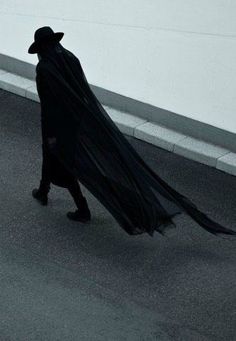 Unseelie Court, Black Mood, Black Cloak, Black Cape, Board Inspiration, Southern Gothic, Leigh Bardugo, Plague Doctor, Outfit Design