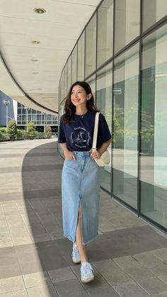 Trip Style Outfit Ideas Summer, 60 Kg Woman Outfits, T Shirts And Skirts, Fashion Inspo Outfits Modest, Cute And Casual Summer Outfits, Denim Maxi Outfit, Cute Modest Skirt Outfits, Conservative Fashion Summer