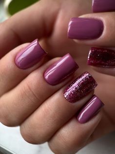 Dipping Powder Fall Nails, Winterberry Nails, Pink Nails Ideas 2024, Fall/winter Nail Colors, Dark Pink Nail Art, Light Nails Ideas, Pink Fall Nail Ideas, Soft Gel Nail Extensions Designs, Purple Fall Nails Design