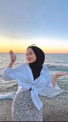 Hijab Outfit Ideas Summer Casual, Hijabi Style Summer, Ootd Mantai, Hijabista Fashion, Stile Hijab, Street Hijab Fashion, Stylish Hijab, Muslim Outfits Casual