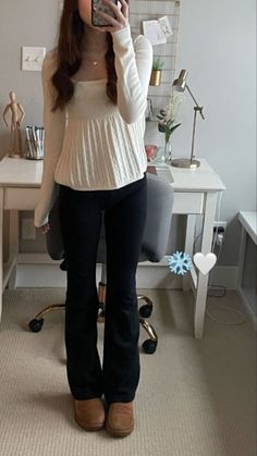 Cute Winter Outfits For Birthday, Cute Girly Birthday Outfits, Low Rise Jeans Modest Outfit, Fit Ideas Modest, Casual Modest Outfits Aesthetic, Casual Style Outfits Winter, Modest Girly Outfits Casual, Outfit Ideas 2025, Vintage Coquette Outfits