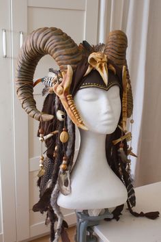 Headdress Voodoo Priestess Costume, Priestess Costume, New Orleans Witch, Voodoo Costume, Lightning Cosplay, Voodoo Witch, Accessories Tutorial, Voodoo Priestess, Mode Steampunk