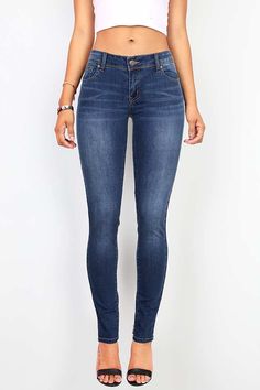 Stretchy basic skinny jeans with traditional 5 pockets with button and zip fly closure. Has a clean cut fit when worn and pairs well with any style top. *Machine Wash Cold *82% Cotton/16% Polyester/2% Boyfriend Jeans Kombinieren, High Waisted Jeans Outfit, Leather Pants Outfit, White Jeans Outfit, American Jeans, Black Ripped Jeans, Trendy Swimwear, Outfit Jeans, Outfit Trends