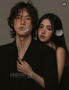 Full Body Couple Poses, Korea Couple Photoshoot, Couple Reference Poses Photography, Couple Model Poses, Funny Pre Wedding Photoshoot, Couple Editorial, Fashion Editorial Couple