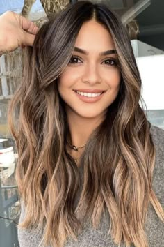 Dark Brown Hair Going Lighter, Spring Hair Color Ideas For Brunettes With Blonde, Honey Bayalage Brunette, Brunette Money Piece Balayage, Brunette Balayage Hair