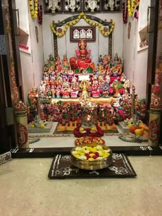 Navaratri Golu, Mehandi Function, Bommala Koluvu, Origami Lotus, Golu Dolls, Indian Artwork, Wedding Background Decoration, Housewarming Decorations, Pooja Room Design