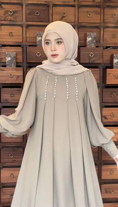 Gaun Peplum, Simple Abaya Designs, Burkha Designs, Modest Fashion Muslim, Designer Dresses Elegant, Big Dress, Modern Abaya, Hijabista Fashion