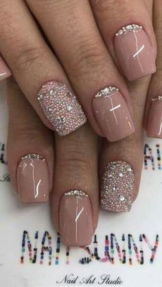 Nails To Match Wine Colored Dress, Bridal Party Nail Ideas, Mother Of The Bride Nails Ideas Classy, Mother Of The Bride Nails, Champagne Nail Designs, Special Occasion Nails, Easy Pride Nails, Nail Designs Easy, Sns Nails Designs