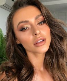 Makeup Bibir, Golden Makeup, Skin Tone Makeup, Ball Makeup, Make Up Gold, Wedding Hairstyles And Makeup, Mekap Mata, Natural Glam Makeup, Makeup Tip