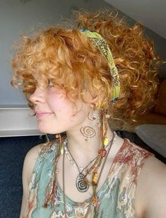 Kiroshiya Design, Irish Hair Color, Grown Out Roots Hairstyles, Buff Redhead Woman, Cute Women Haircuts, Pretty Hairstyles Aesthetic, Unique Female Hairstyles, Fairy Hair Colors, Hair In Water Reference