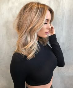 Medium Blonde Hair, Balayage Blonde, Blonde Hair Looks, Penteado Cabelo Curto, Brown Blonde Hair, Long Blonde, Hair Color And Cut, Trending Haircuts