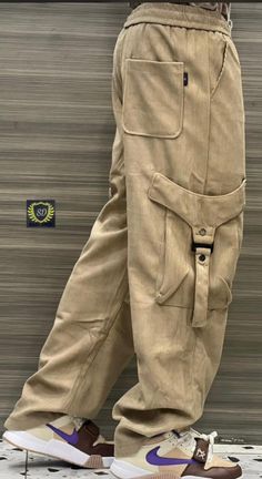 Cargo Pants Men Outfit, Joggers Men Outfit, University Outfit, Pants Outfit Men, Mens Casual Outfits Summer, Street Fashion Men Streetwear, Men Stylish Dress, Guys Clothing Styles, Fashion Suits For Men