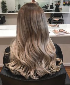 Soft Blonde Balayage On Brown Hair, Soft Brown Blonde Hair, Soft Blonde Hair Balayage, Light Beige Brown Hair, Beige Blonde Hair Balayage, Soft Light Brown Hair, Soft Blonde Balayage, Balayage Beige, Soft Blonde Hair