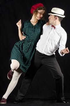 a man and woman dressed in old fashioned clothing