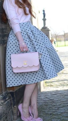 Polka Dots Clothes, Stylish Skirts Fashion, Grey And Pink Outfit, Dress And Skirt Outfits, Polka Dot Skirt Outfit, Polka Dot Skirts, Pink Shoes Outfit, Summer Fashion Ideas, Spring Skirt Outfits