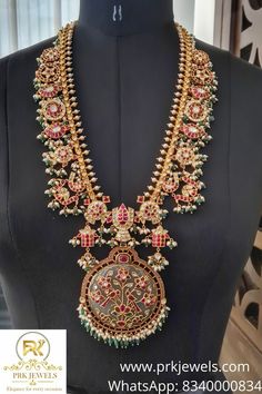 @prkjewels exclusive kundan collections
.
.
Follow our page @prkjewels for more updates and gorgeous collections
.
.
For more details and video call contact +91-8340000834/ visit: www.prkjewels.com
.
.
#gold #goldjewellery #goldnecklace #trendingjewelry #alwaysintrend #evergreenjewellery #exclusivejewelry #ethnicjewellery #modernjewelry #oneofitskind #handcraftedjewelry #bridaljewellery #weddingjewellery #perfectfortheoccasion #loveforjewellery #indianjewellery #southindianjewellery #beautiful Kundan Jewellery Bridal, Temple Jewelry Necklace, Bridal Jewelery, Antique Gold Jewelry Indian, Bridal Jewelry Vintage, Wedding Necklaces, Jewelry Set Design, Fancy Jewellery Designs, Gold Necklace Indian Bridal Jewelry