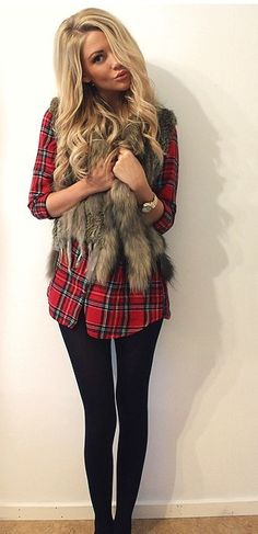 plaid shirt and fur vest over it... paired with leggings.. Yep I love it. Fur Vest Outfit, Trendy Vest, Faux Fur Vest Black, Vest Outfit, How To Wear Leggings, Legging Outfits, Looks Street Style, Outfit Trends, Looks Chic