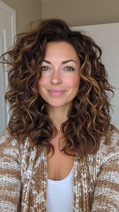 Find your signature style with these 12 distinctive haircutseach crafted to highlight the beauty of round faces. Curly Hair Inspiration Color, Med Length Curly Hairstyles, Curly Mid Length Hair, Fine Curly Hair Cuts, Rambut Brunette, Natural Curly Hair Cuts, Medium Length Curly Hair, Highlights Curly Hair, Brown Curly Hair