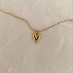 Golden Necklace Jewellery, Minimal Jewelry Photography, Xoxo Jewelry, Jury Duty, Jewellery Photography Inspiration, Jewelry Product Shots, Golden Necklace, Jewelry Accessories Ideas