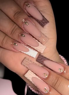 sweater nails, sweater nail designs, sweater nail, sweater aesthetic, sweaters aesthetic, nail art, winter nails, fall nails, holiday nails, winter nail art French Sweater, Nails For Winter, Christmas Sweater Nails, Sweater Aesthetic, Brown Acrylic Nails, Brown French, Brown Nails Design, Winter Manicure, Long Acrylic Nail Designs