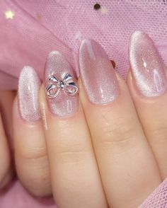 Cat eye coquette🎀✨️ Cat Eye Nail Extensions, Cat Eye Pink Nails, Pink Cat Eye Nails Design, Cat Eye Nails Ideas, Cat Eye Design Nails, Nail Cat Eye Design, Nail Art Cat Eye Designs, Cat Eye Nail Ideas, Cats Eye Nails Design Ideas