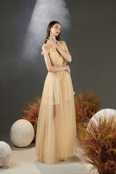 This is a dress styled with 3D layers techniques, it will make you stand out with both chic and natural fashion styles. Elegant Apricot A-line Dress, Chic Beige Evening Dress For Spring, Elegant Apricot Dress With Ruffles, Elegant Apricot Evening Dress, Elegant Apricot Maxi Dress For Party, Elegant Apricot Dress For Parties, Elegant Apricot V-neck Dress, Elegant Apricot Maxi Length Dress, Apricot Maxi Party Dress